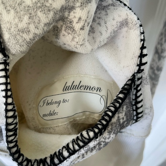 Rare Special Edition Lululemon Scuba Ivory Snowflake Size 6 - Picture 9 of 11